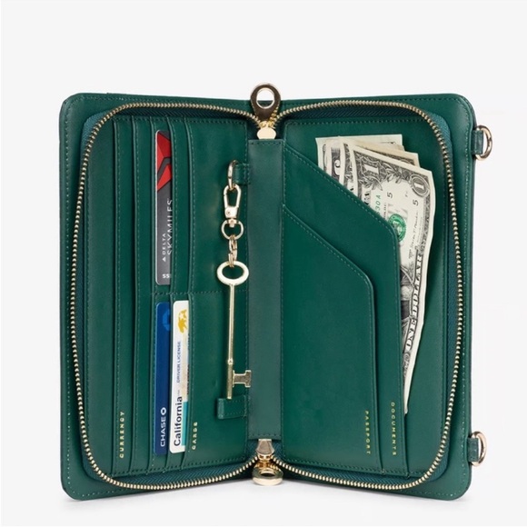 🎉LAST PIECE🎉CALPAK Croc Wallet in Emerald - Picture 3 of 10